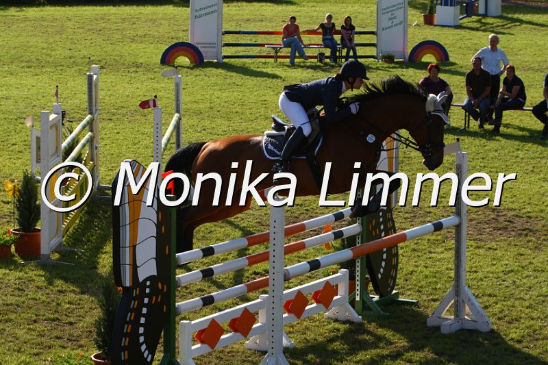 005M5907_Finja_M Springen.JPG